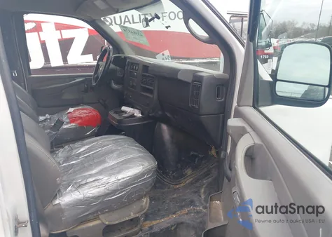 2012 Chevrolet Express 2500 Work Van z USA, uszkodzony, nr VIN 1GCWGFCA3C1165102